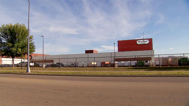 Hormel workers hold vote on new contract