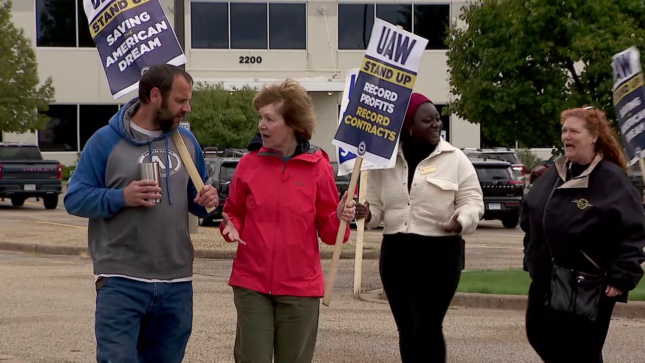 Minnesota Senator visits striking workers as negotiations continue