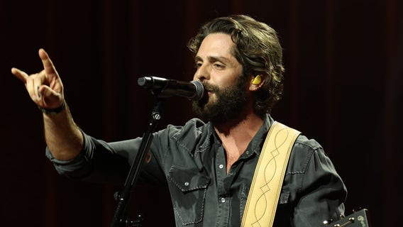 Thomas Rhett stops Nashville concert to pray for fan in medical emergency