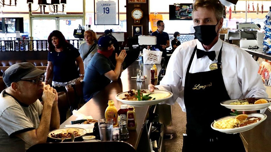 Waiter-serving-customers.jpg