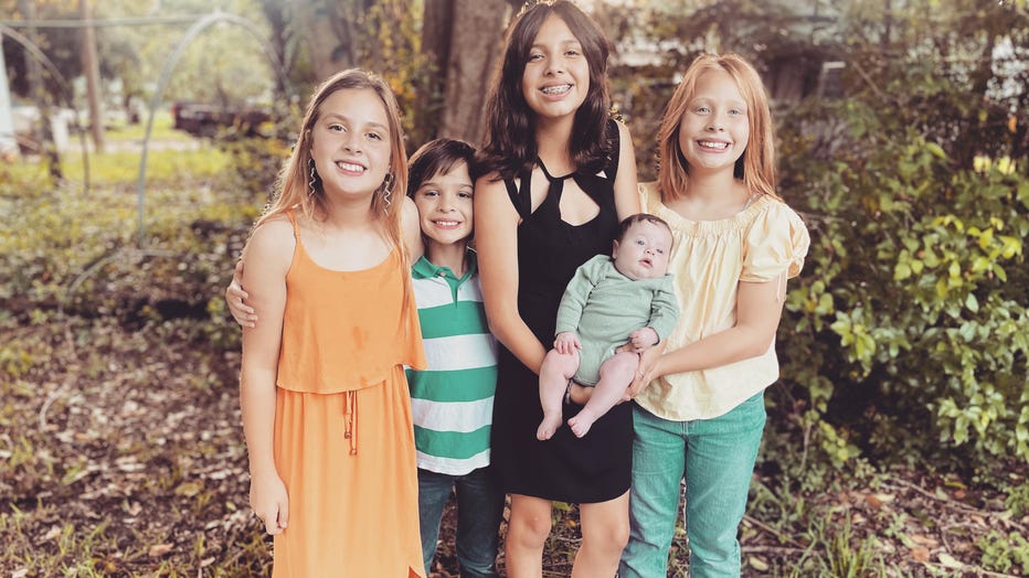 fd5979dc-family.jpg