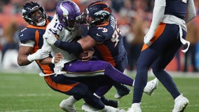 Vikings commit 3 turnovers, give up late TD in 21-20 loss to Broncos