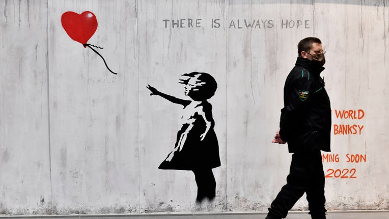 イアン ミラード キャンバス Ian Millard バンクシー banksy Banksy's real name? Street artist appears to reveal identity in