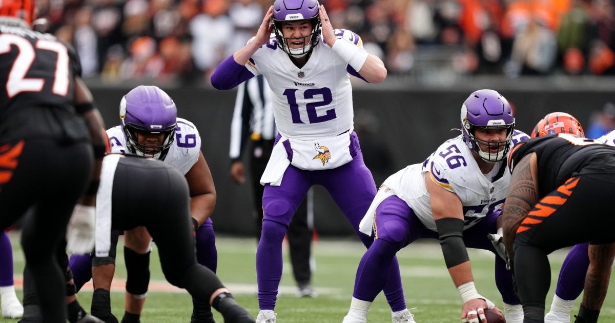 vikings-nick-mullens-cincy.jpg