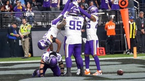 Vikings beat Raiders 3-0 despite Jefferson injury, Dobbs getting benched