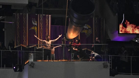 Vikings QB Kirk Cousins (shirtless) leads ‘Skol’ chant before facing Packers