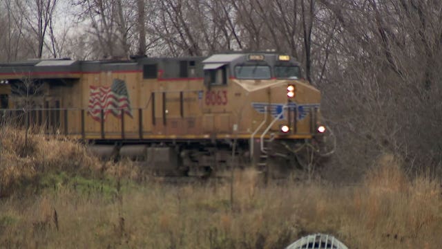 Idling trains become noisy nightmare in Farmington neighborhood