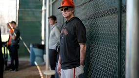 Giants manager Bob Melvin requires team to stand for national anthem