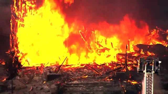 Large house fire burns in Orono, Minn.