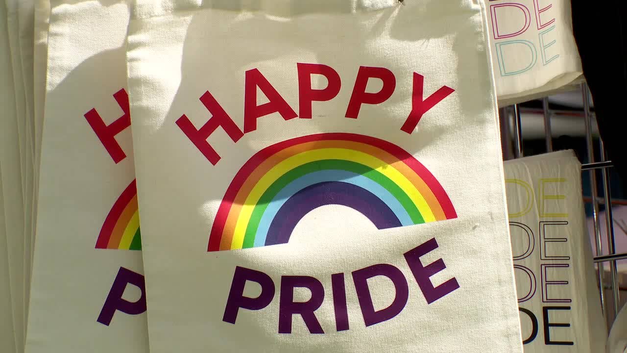 Minneapolis City Hall hosting first-ever drag show to celebrate Pride month