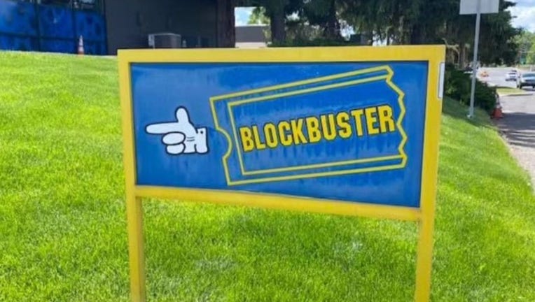 blockbustersign.jpg