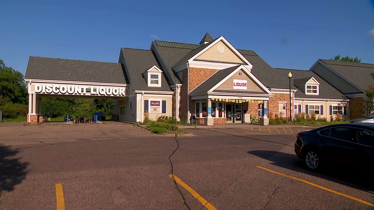 An 8-year-old boy armed with a baseball bat helps his father fight off a robber at a Maplewood liquor store