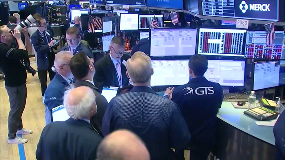 Economists' advice as stock market slides: Don't panic