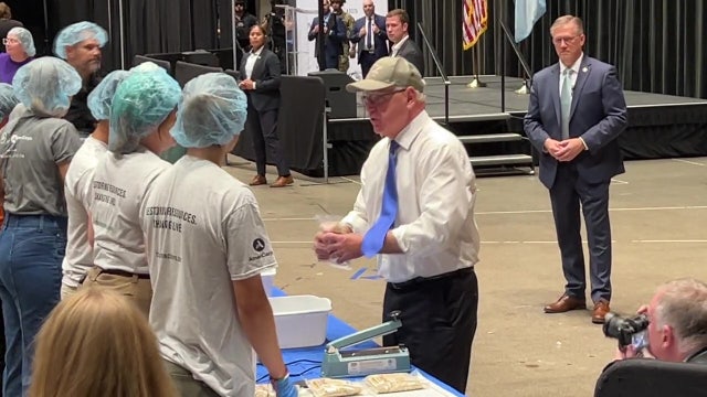 Gov. Walz, 9/11 widow shine light on service, hunger in Minnesota