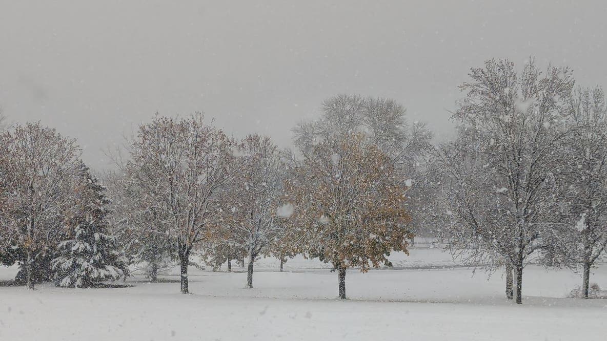 When is the first average snowfall in the Twin Cities?