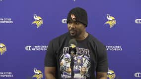 Vikings DC Brian Flores sports ‘Van Ginkel’ shirt for Iowa flood victims