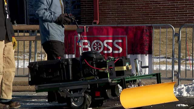 Dunwoody College hosts autonomous snow plow competition in bitter cold