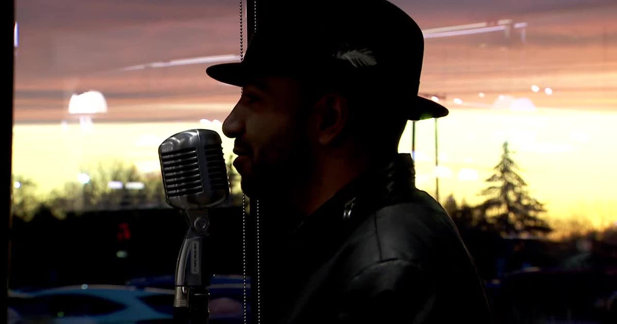 Crooner For grocery store crooner, talent is in the bag | FOX 9 Minneapolis-St ...