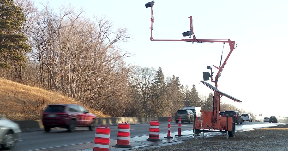 Police using AI traffic cameras to track drivers using cell phones ...