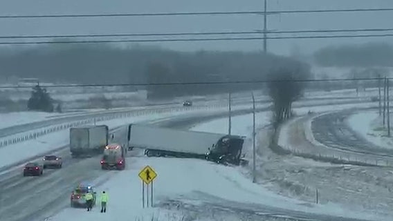 MN weather: Snowstorm lead to 276 crashes, 405 vehicles off the road on Wednesday