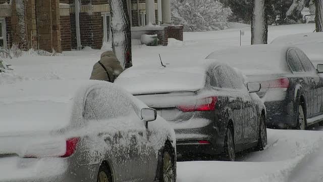 Snow emergencies declared in Minneapolis, St. Paul amid snowstorm