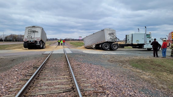 Sleepy Eye train crash splits semi-truck trailer in half, minor injuries reported