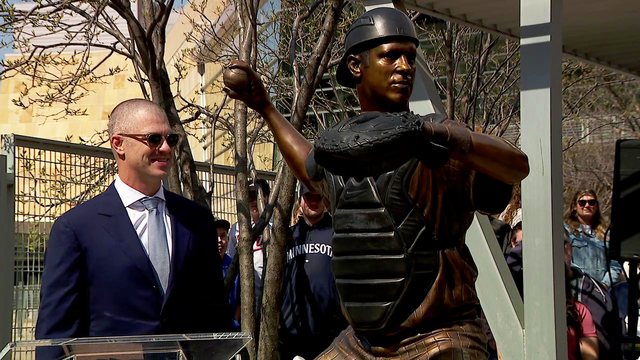 Joe Mauer celebrates unveiling of his statue at Target Field