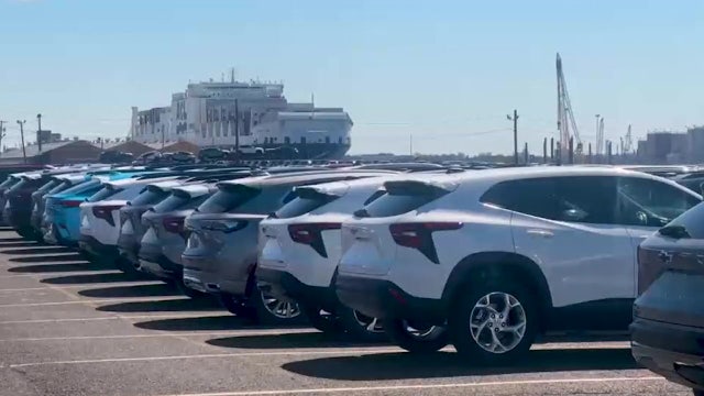 Auto tariffs loom, and so do higher car prices, experts say