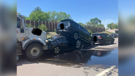 Multiple-vehicle crash on I-35W in Bloomington causes major traffic backup