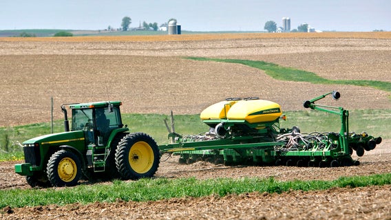 Man dies after corn planter pins him in Stearns County