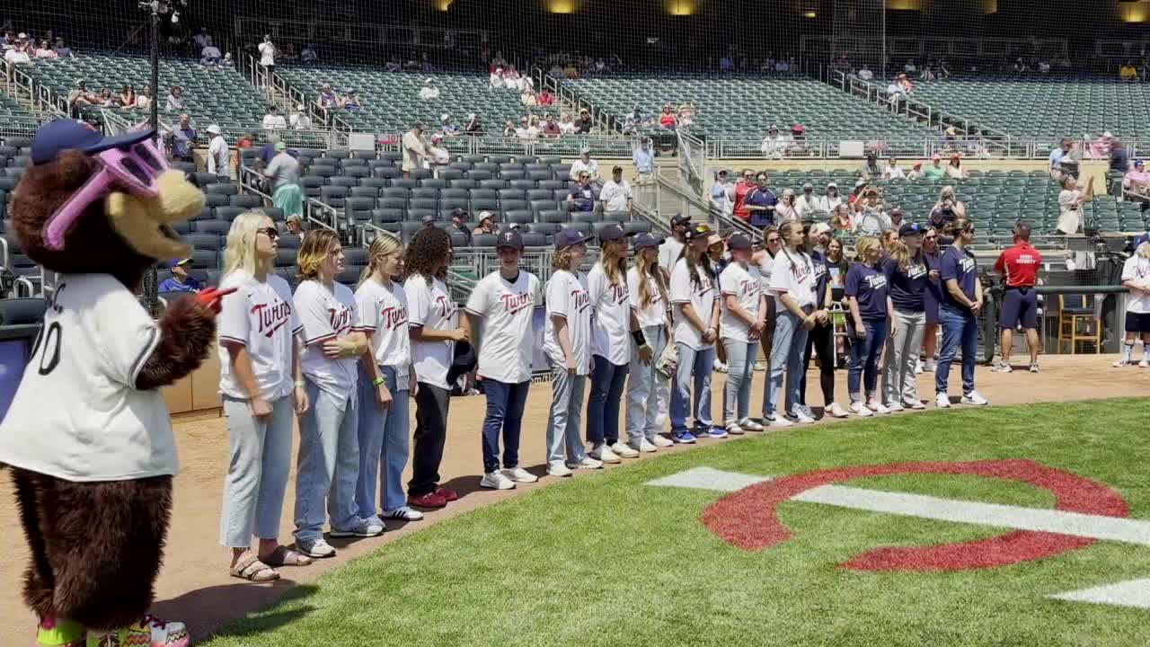 Twins recognize girls baseball team heading to nationals