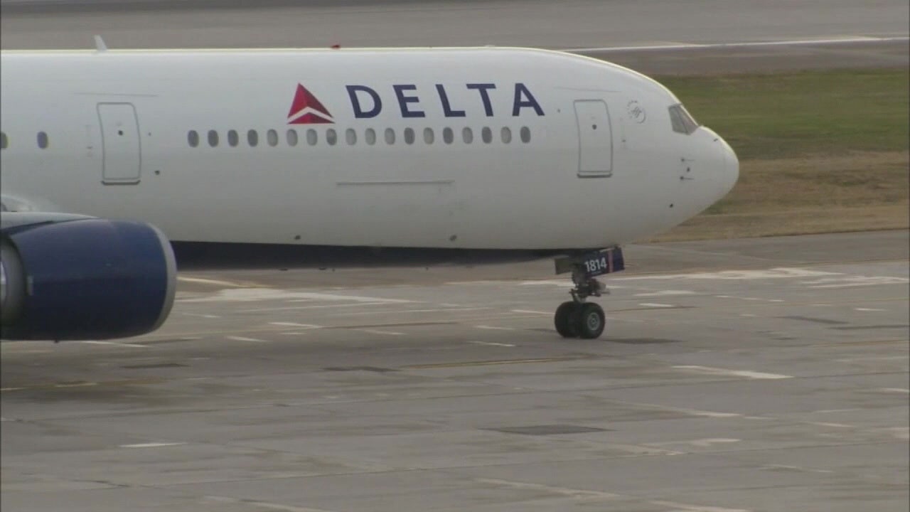 Delta co-pilot arrested on flight from Minneapolis on child porn charges: report