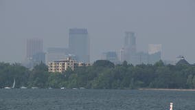 Minnesotans brave outdoors during an air quality alert, experts say be careful