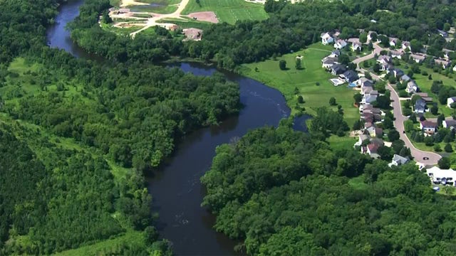 Crow River rescue: 8 people tip their tubes near St. Michael
