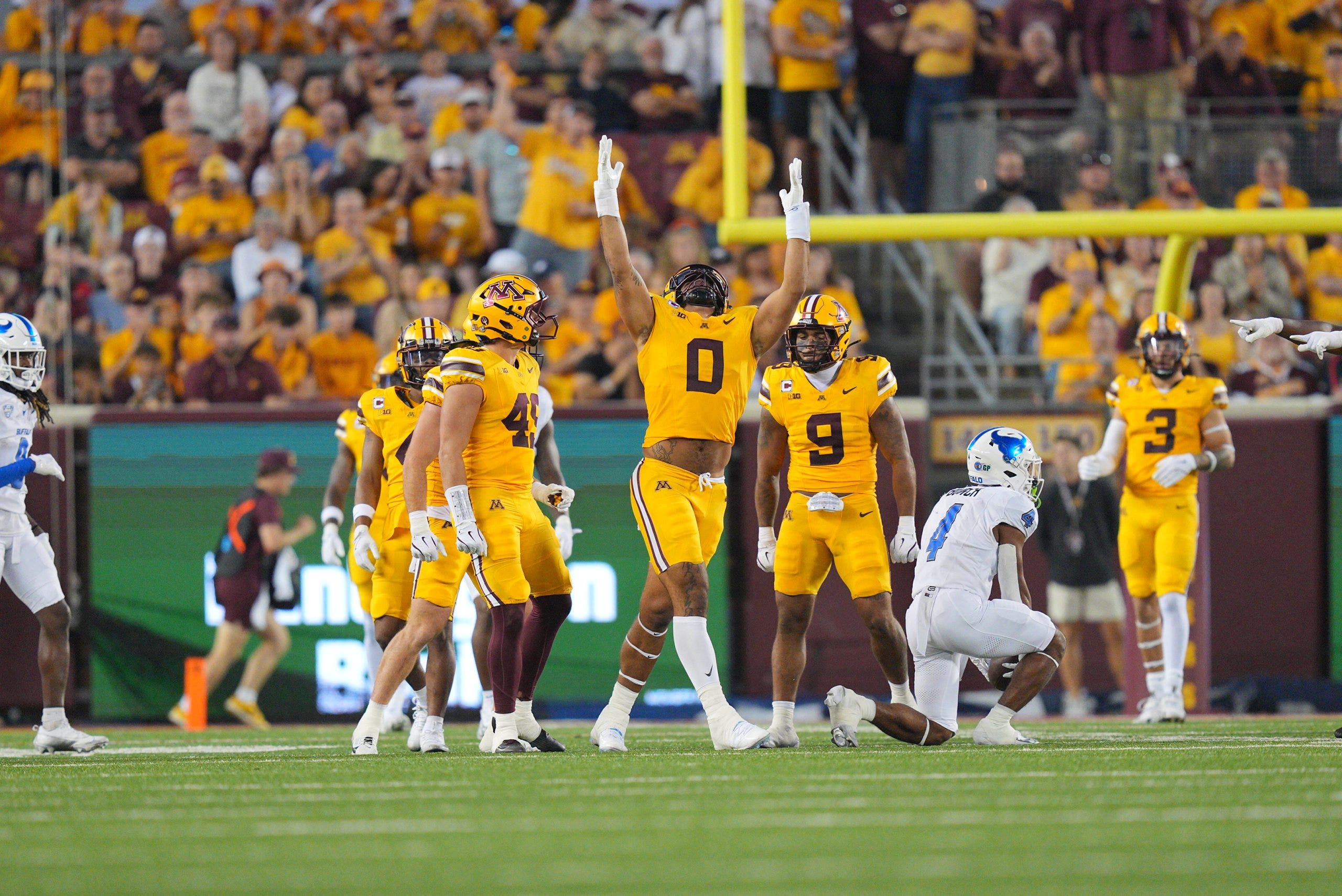 Gophers football star Anthony Smith earns preseason All-America honor