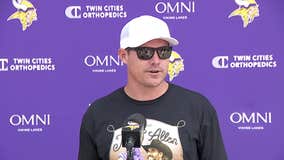 Kevin O’Connell sports Jared Allen shirt at Vikings training camp
