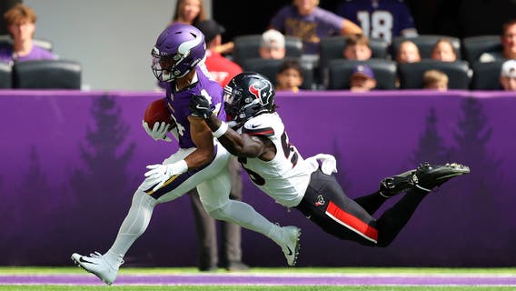 Vikings WR Rondale Moore suffers season-ending knee injury