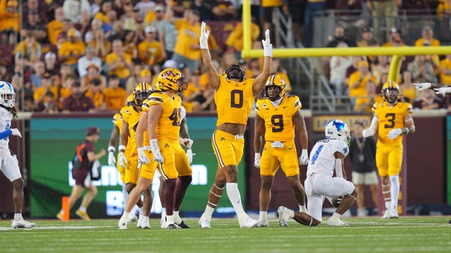 Gophers football star Anthony Smith earns preseason All-America honor