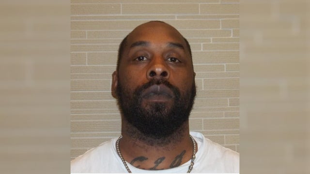 St. Cloud police search for stabbing suspect, woman in critical condition