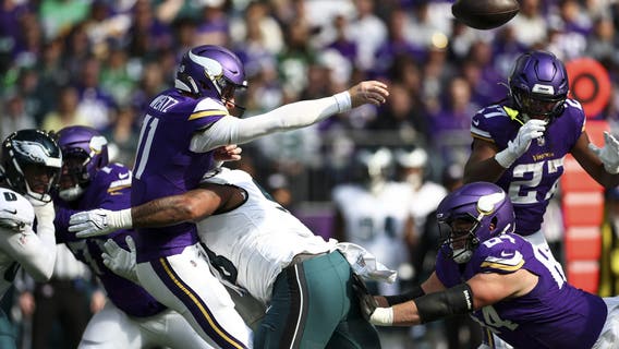 Miscues haunt Vikings in 28-22 loss to Eagles, fall to 3-3