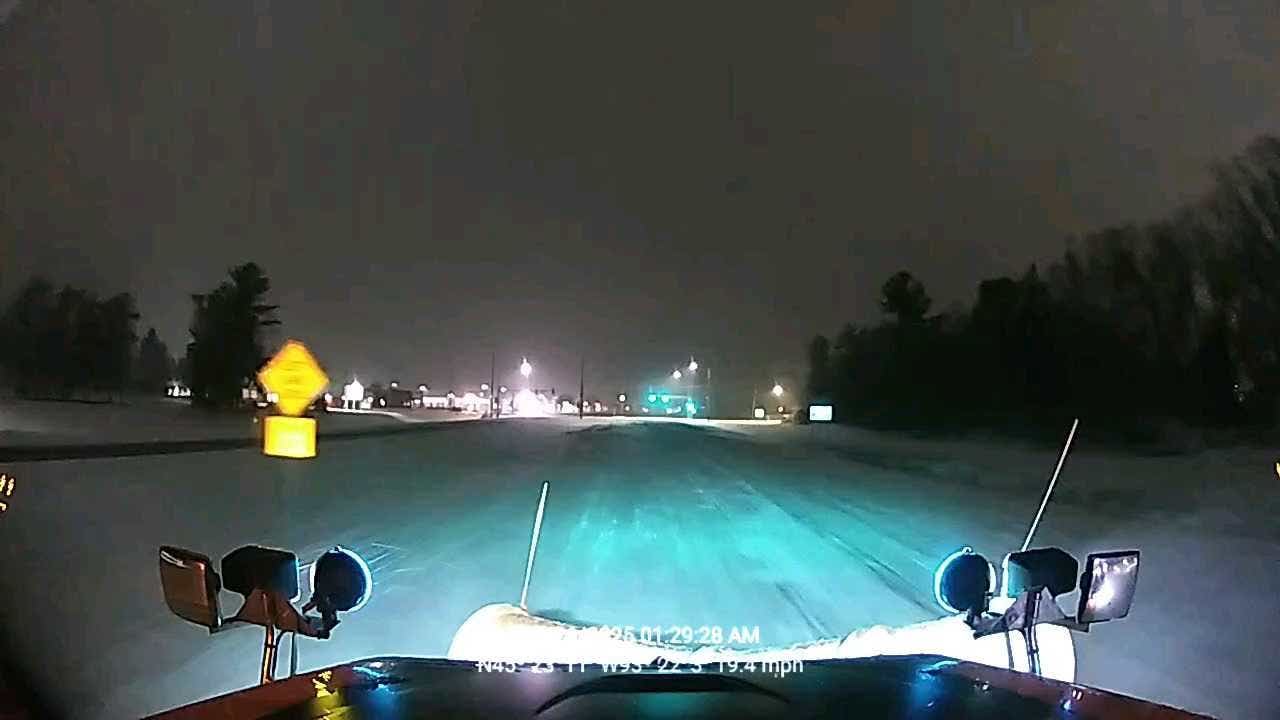 LIVE UPDATES: Minnesota snowstorm causing slippery road conditions; some schools closed