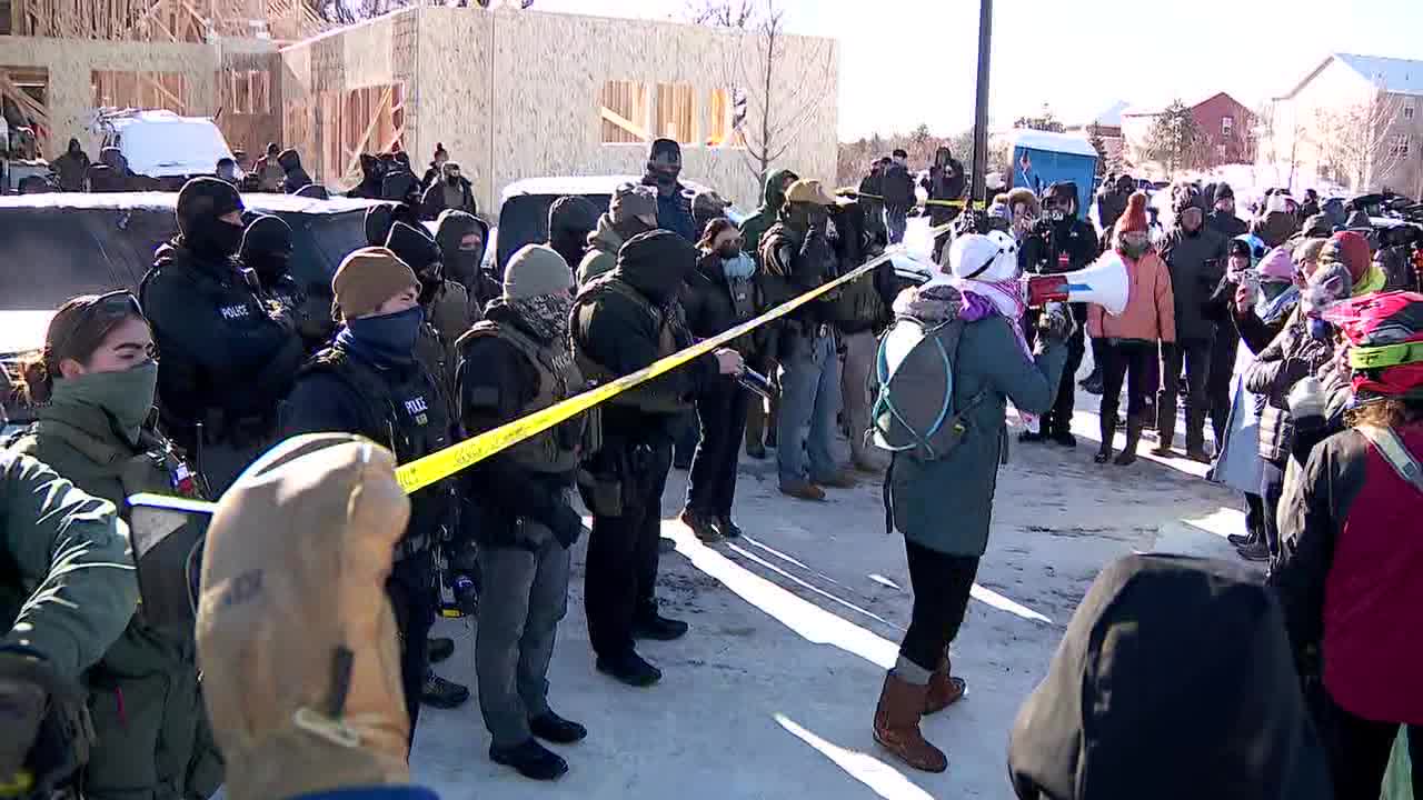 Chanhassen ICE raid: Crowd forms as agents carry out arrests