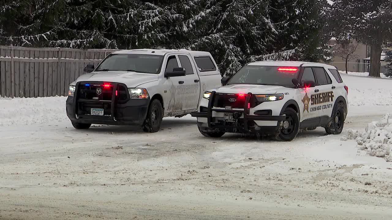 Man barricaded inside Chisago City business, police say avoid the area