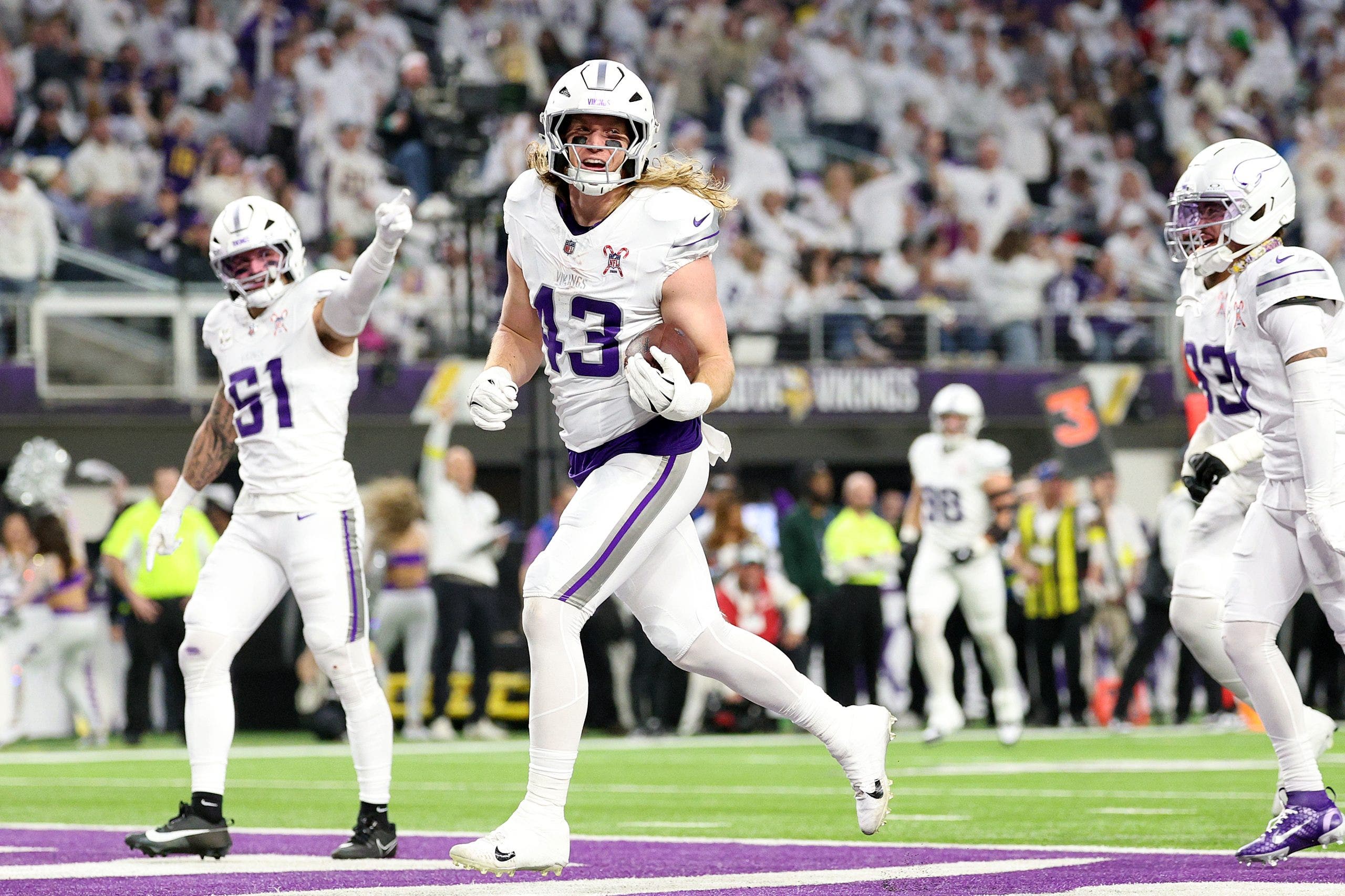 Vikings defense dominates in 23-10 win over Lions on Christmas