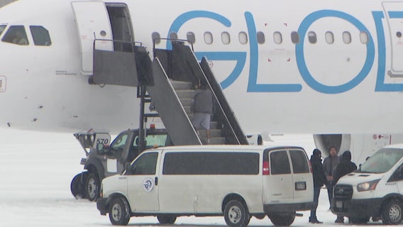 Alleged ICE flight at MSP Airport seen loading possible detainees