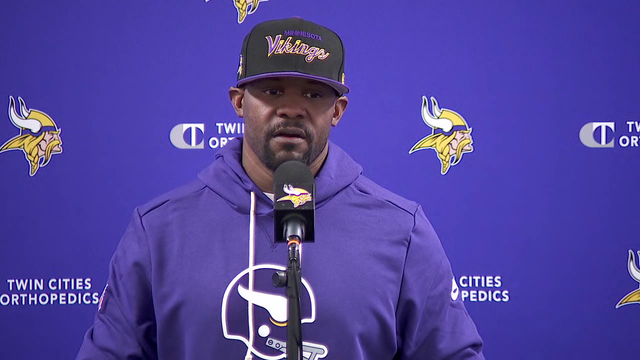 Vikings sign DC Brian Flores to contract extension