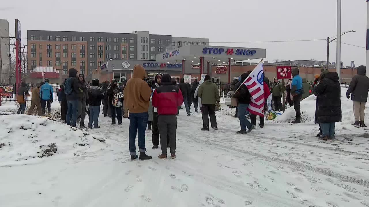 LIVE UPDATES | ICE in Minnesota: Postal workers protest against federal staging on postal property
