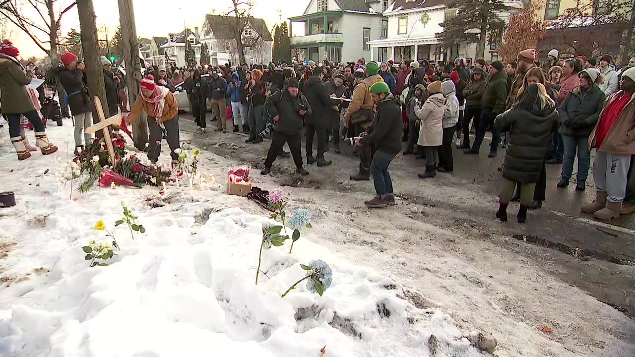 Memorial for woman fatally shot by ICE agent draws hundreds