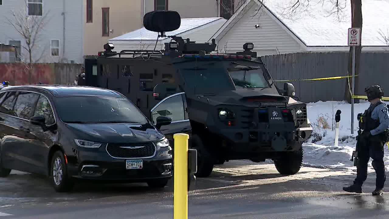 Minneapolis mayor calls for ICE agents to leave city immediately following deadly shooting