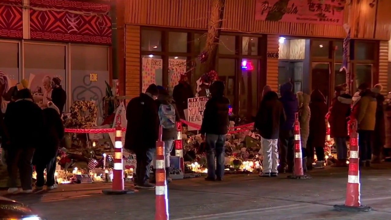 Minneapolis nurses hold vigil for Alex Pretti after fatal shooting